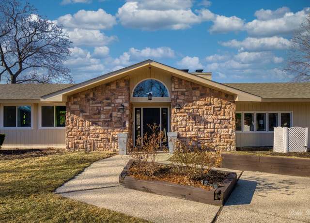 Property at 208 Brookdale Ln, Palatine, IL 60067, 3 beds, 2.5 baths