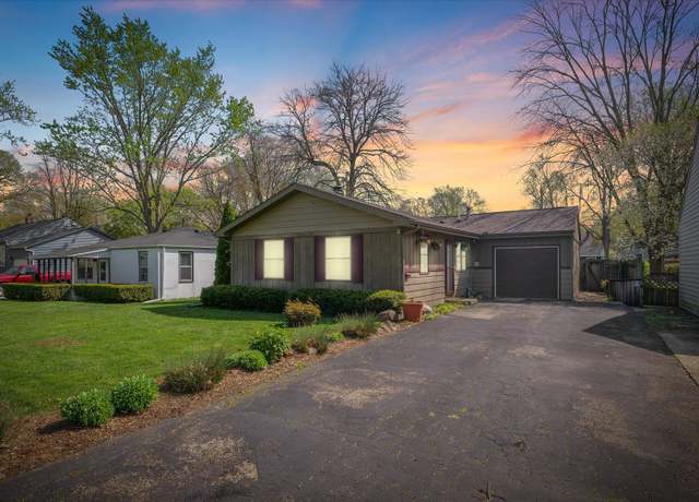 Property at 1004 S Webber St, Urbana, IL 61801, 3 beds, 1 bath