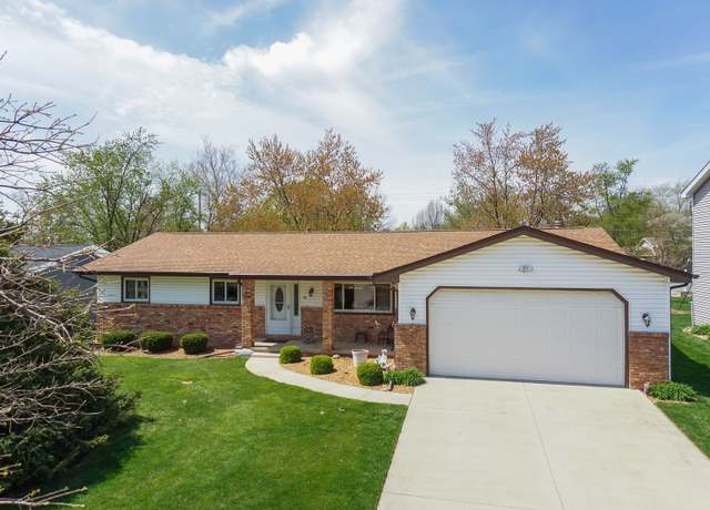 Property at 34 Pembrook Cir, Bloomington, IL 61704, 3 beds, 2 baths