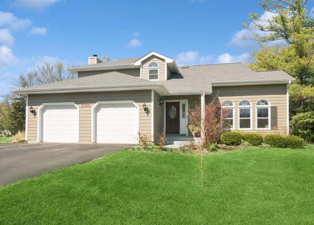 Property at 21050 N 20th St, Barrington, IL 60010, 3 beds, 3 baths