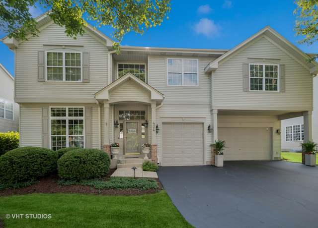 Property at 424 Bluegrass Ln, Geneva, IL 60134, 4 beds, 2.5 baths