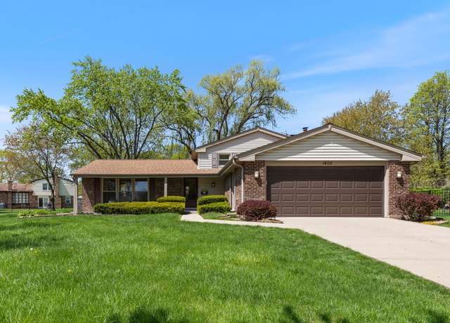 Property at 1402 E Burr Oak Dr, Arlington Heights, IL 60004, 3 beds, 2 baths