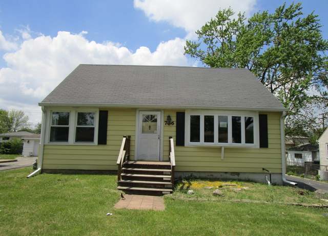 Property at 786 N Van Auken St, Elmhurst, IL 60126, 3 beds, 1 bath