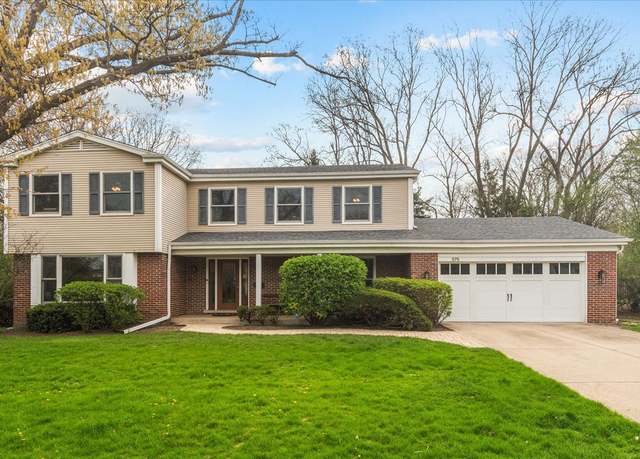 Property at 575 Carlisle Ave, Deerfield, IL 60015, 5 beds, 2.5 baths