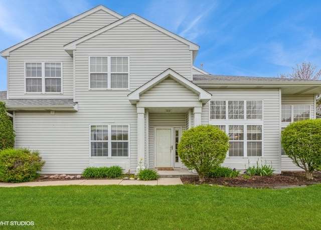 Property at 4 N Barton Trl, Batavia, IL 60510, 2 beds, 2.5 baths
