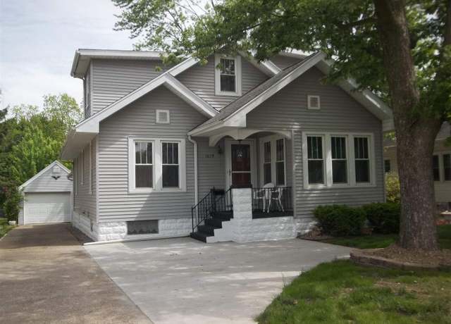 Property at 1619 Locust, Quincy, IL 62301-1464, 4 beds, 3 baths