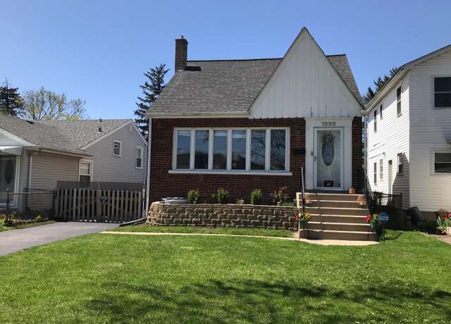 Property at 1030 Graceland Ave, Des Plaines, IL 60016, 2 beds, 2 baths