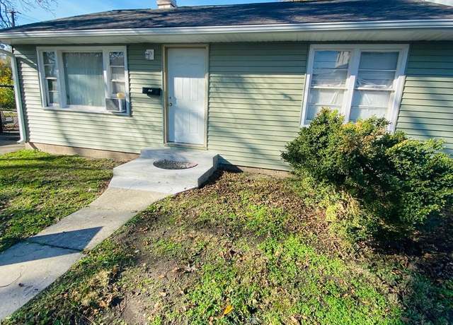 Property at 1184 E Merchant St, Kankakee, IL 60901, 8 beds, 4 baths