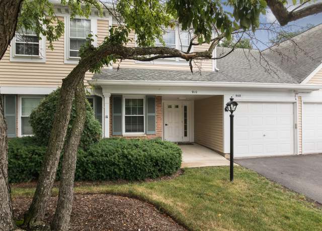 Property at 910 Persimmon Ln Unit B, Mount Prospect, IL 60056, 3 beds, 2 baths
