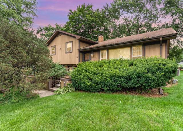 Property at 426 E Fabyan Pkwy, Batavia, IL 60510, 3 beds, 2 baths