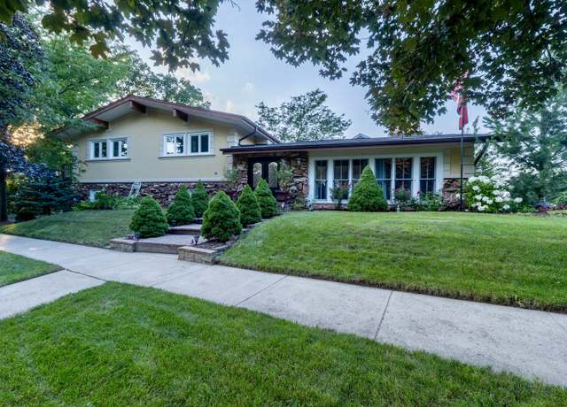 Property at 606 Valley Dr, Lemont, IL 60439, 3 beds, 2.5 baths