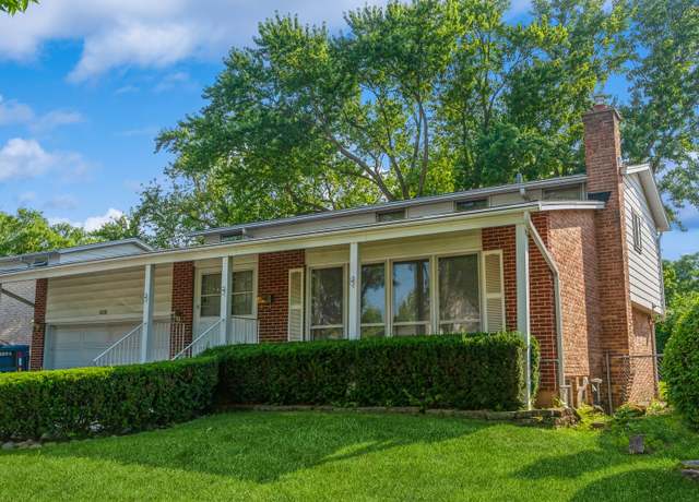Property at 626 Barberry Rd, Highland Park, IL 60035, 4 beds, 2.5 baths