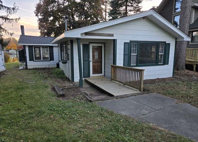 Property at 1007 River Rd, Mchenry, IL 60050, 3 beds, 1 bath