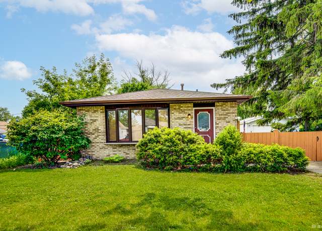 Property at 7043 W 73rd St, Nottingham Park, IL 60638, 3 beds, 2 baths