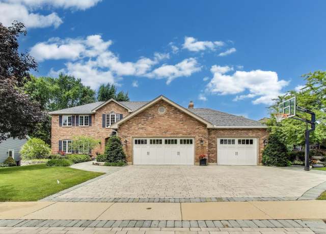 Property at 1205 Kristin Dr, Libertyville, IL 60048, 5 beds, 3.5 baths