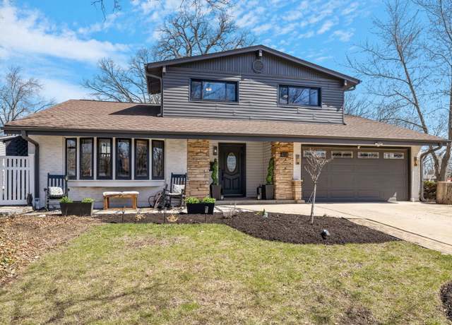 Property at 418 Spruce Dr, Schaumburg, IL 60193, 5 beds, 3.5 baths