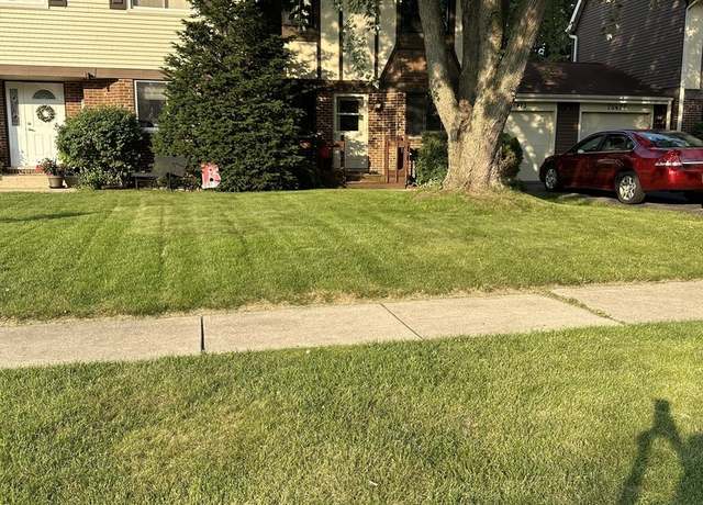 Property at 7S473 Creek Dr, Naperville, IL 60540, 3 beds, 2.5 baths