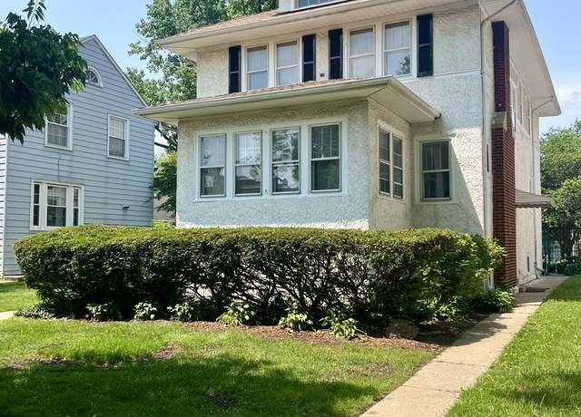 Property at 3218 Wenonah Ave, Berwyn, IL 60402, 3 beds, 2.5 baths