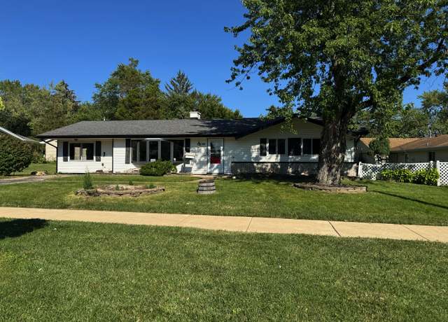 Property at 135 S Walnut Ln, Schaumburg, IL 60193, 4 beds, 1.5 baths
