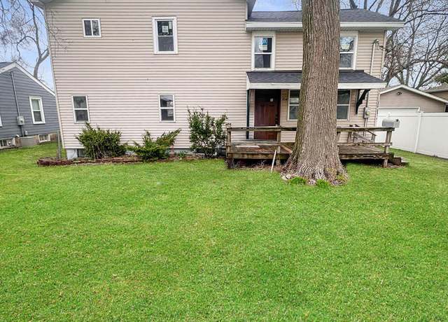 Property at 304 Mason St, Ottawa, IL 61350, 5 beds, 2.5 baths