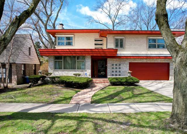 Property at 9018 S Oakley Ave, Chicago, IL 60643, 4 beds, 3 baths