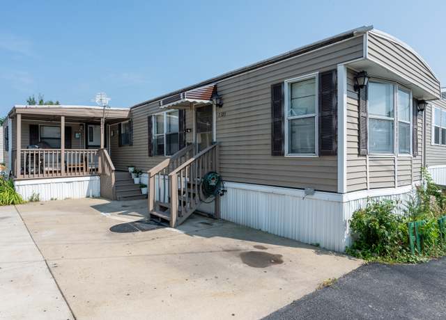 Property at 1300 W Branch Rd, Northfield, IL 60093, 3 beds, 2 baths