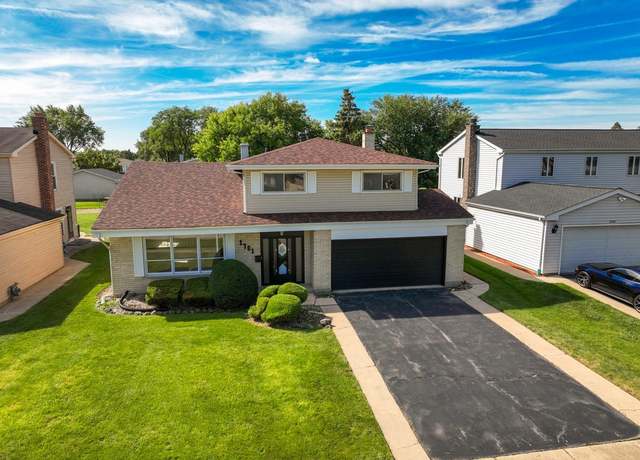 Property at 1701 W Goldengate Dr, Addison, IL 60101, 3 beds, 2.5 baths