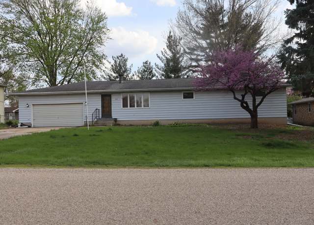 Property at 1605 Sharon Rd, Streator, IL 61364, 3 beds, 2 baths