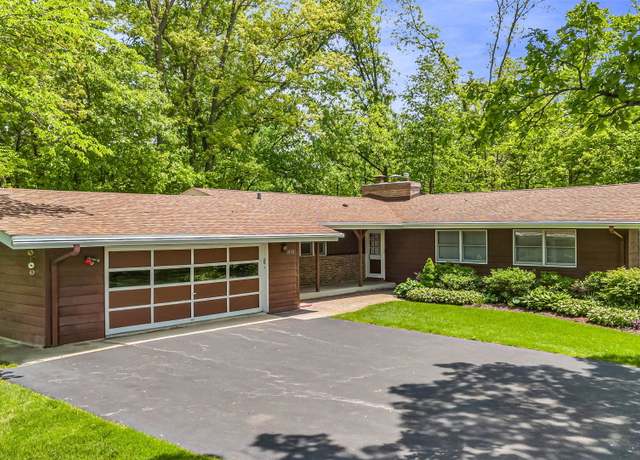Property at 24721 S Walnut St, Crete, IL 60417, 3 beds, 2.5 baths