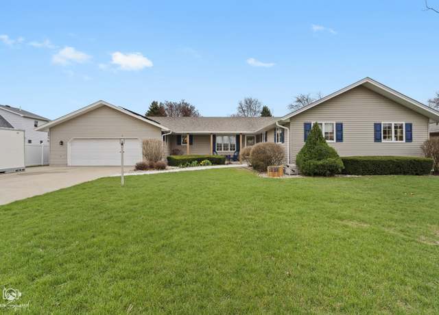Property at 1223 N Briar Ave, Kankakee, IL 60901, 3 beds, 2.5 baths