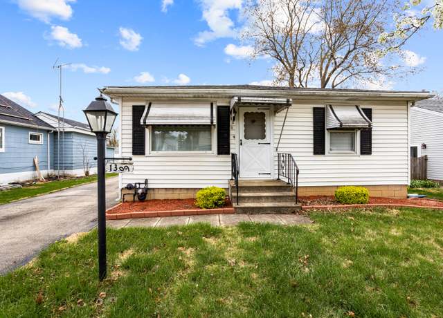 Property at 1309 Waverly Pl, Joliet, IL 60435, 3 beds, 1 bath