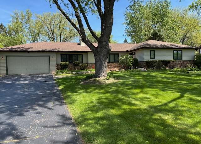 Property at 1273 Greenacre Ln, Elgin, IL 60123, 4 beds, 2 baths