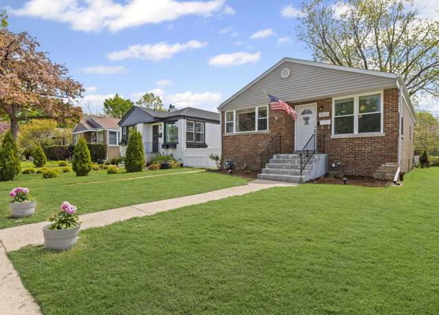 Property at 1800 Seward St, Evanston, IL 60202, 3 beds, 2 baths