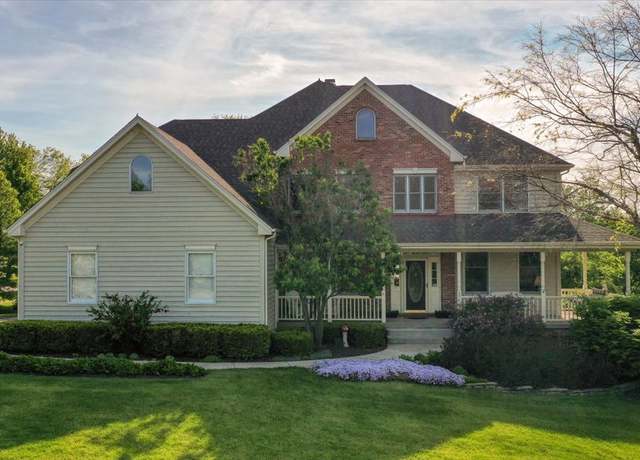 Property at 896 Black Walnut Dr, Sugar Grove, IL 60554, 5 beds, 4.5 baths