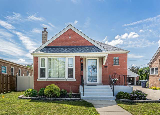 Property at 10140 S Spaulding Ave, Evergreen Park, IL 60805, 2 beds, 2 baths