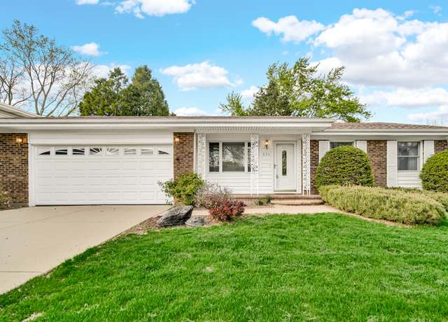 Property at 624 Sherwood Ln, Schaumburg, IL 60193, 3 beds, 2.5 baths
