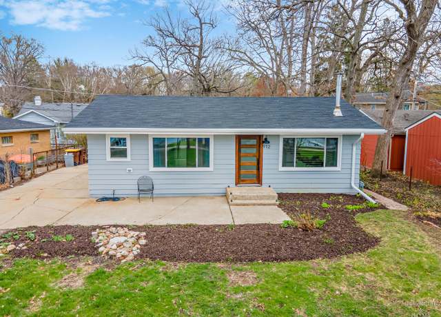 Property at 912 Laguna Dr, Mchenry, IL 60051, 2 beds, 2 baths