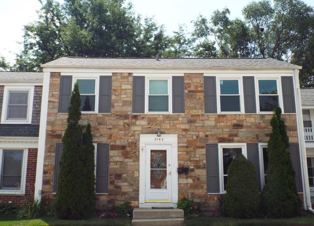 Property at 2143 Hassell Rd, Hoffman Estates, IL 60169, 2 beds, 1.5 baths