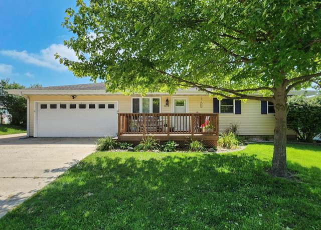 Property at 404 Standish Dr, Bloomington, IL 61704, 3 beds, 1 bath