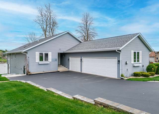 Property at 22 Delburne Dr, Davis, IL 61019, 3 beds, 3 baths