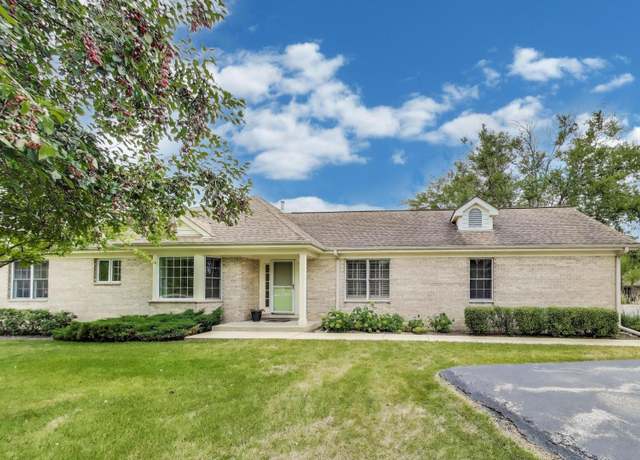 Property at 1919 Ivy Ln, Glenview, IL 60026, 2 beds, 2.5 baths