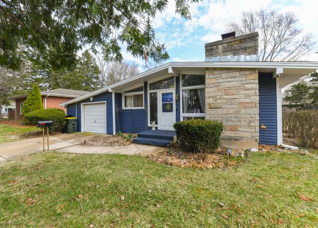 Property at 144 Crestwood Dr, East Dundee, IL 60118, 3 beds, 1 bath