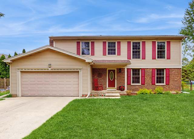 Property at 1056 Boxwood Dr, Crystal Lake, IL 60014, 4 beds, 2.5 baths