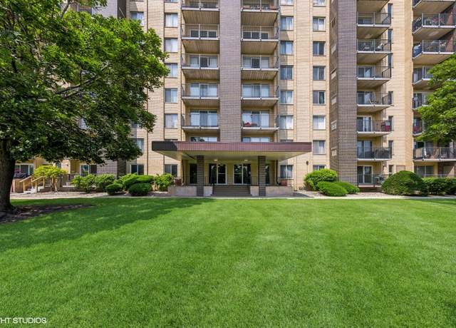 Property at 5400 Walnut Ave #214, Downers Grove, IL 60515, 2 beds, 2 baths