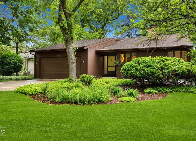 Property at 1980 Green Trails Dr, Lisle, IL 60532, 4 beds, 3.5 baths