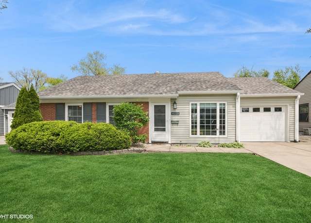 Property at 10228 Hawthorne Dr, Orland Park, IL 60462, 3 beds, 1.5 baths