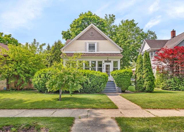 Property at 810 Glenwood Ave, Joliet, IL 60435, 3 beds, 1 bath