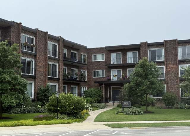 Property at 1230 N Western Ave #211, Lake Forest, IL 60045, 3 beds, 2 baths