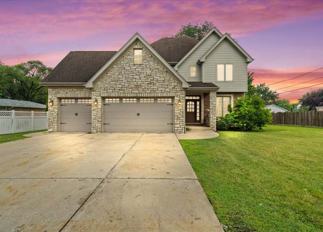 Property at 6241 W 80th St, Burbank, IL 60459, 4 beds, 3.5 baths