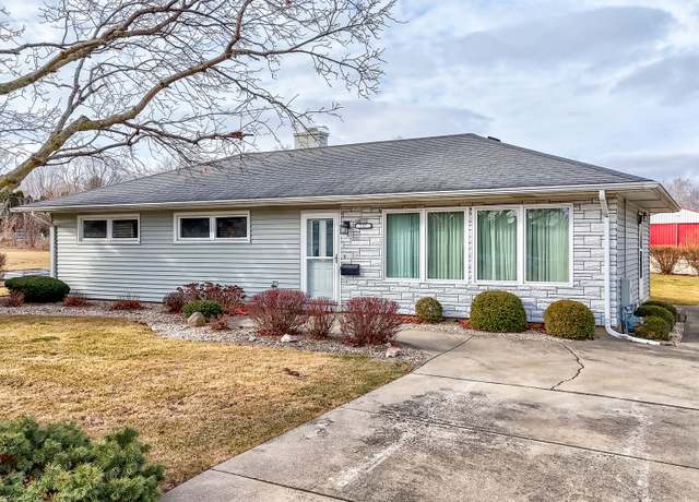 Property at 737 3rd Ave, Ottawa, IL 61350, 4 beds, 2 baths